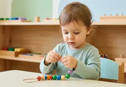 Montessori Feinmotorik fördern: 12 spielerische Übungen für geschickte Finger